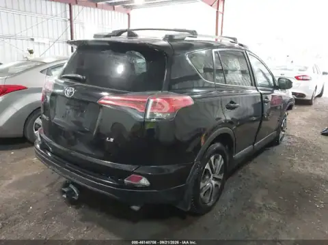 2T3ZFREV9JW492779 — 2018 Toyota RAV4, ფოტო 4, IAAI, წინა ნაწილი