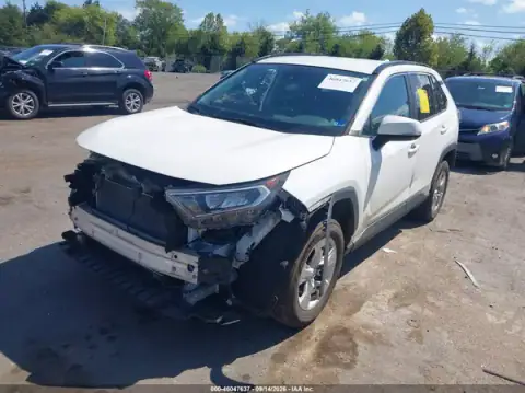 2T3P1RFV2MC210296 — 2021 Toyota RAV4, foto 2 de IAAI 20.10.2026, Parte delantera