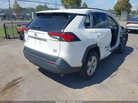 2T3P1RFV2MC210296 — 2021 Toyota RAV4, foto 4 de IAAI 20.10.2026, Parte delantera