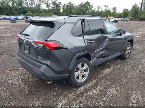 2T3P1RFV2MC189692 — 2021 Toyota RAV4, photo 4 from IAAI, Right side