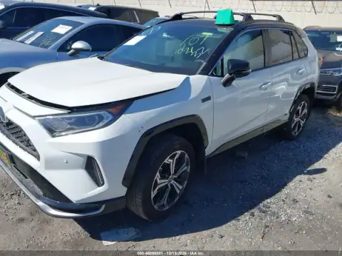 JTMFB3FV3MD055601 — 2021 Toyota RAV4, photo 2 from IAAI 21.10.2026, Right side