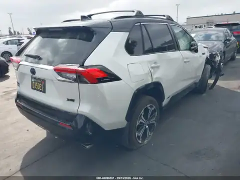 JTMFB3FV3MD055601 — 2021 Toyota RAV4, photo 4 from IAAI 21.10.2026, Right side