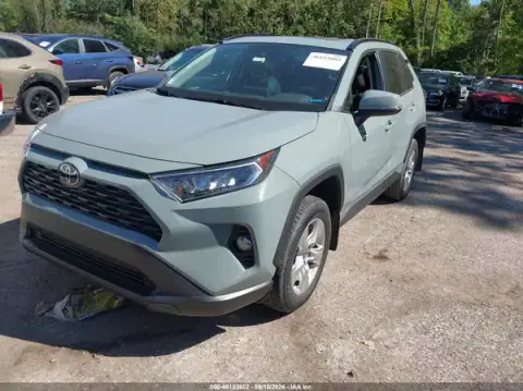 2T3P1RFV5MW183996 — 2021 Toyota RAV4, фото 2 з IAAI, Задня частина