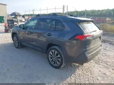 2T3C1RFV9MW158341 — 2021 Toyota RAV4, foto 3 de IAAI, Parte delantera