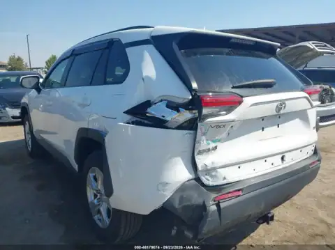 2T3W1RFVXMC162199 — 2021 Toyota RAV4, foto 3 de IAAI, Trasera izquierda