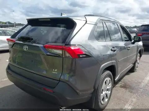 2T3F1RFV8MC200044 — 2021 Toyota RAV4, ფოტო 4, IAAI, წინა მარჯვენა ნაწილი
