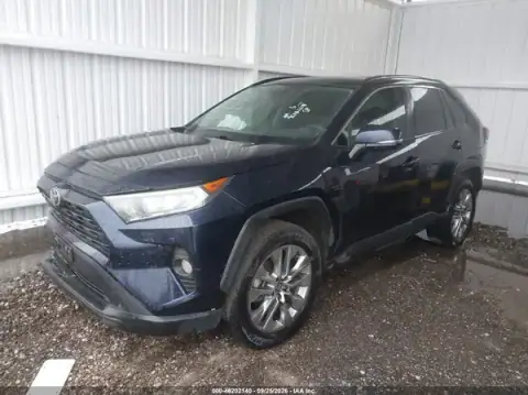 2T3C1RFV2MW183744 — 2021 Toyota RAV4, photo 2 from IAAI, Right front