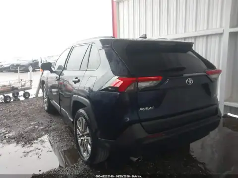 2T3C1RFV2MW183744 — 2021 Toyota RAV4, photo 3 from IAAI, Right front