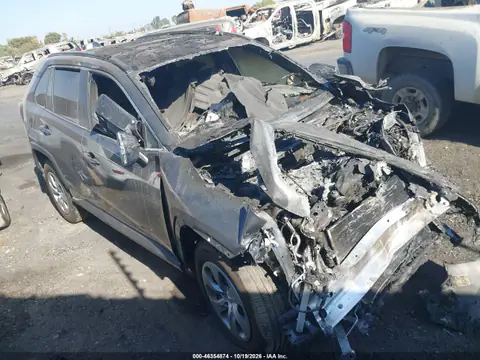 2T3F1RFVXMC236382 — 2021 Toyota RAV4, пожар двигателя, фото до ремонта