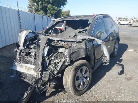 2T3F1RFVXMC236382 — 2021 Toyota RAV4, ფოტო 2, IAAI, ძრავის ხანძარი