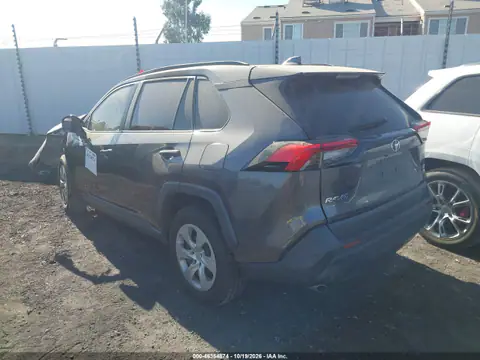 2T3F1RFVXMC236382 — 2021 Toyota RAV4, ფოტო 3, IAAI, ძრავის ხანძარი