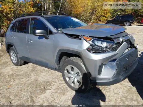 2T3F1RFV3MC210240 — 2021 Toyota RAV4, Parte delantera y trasera, fotos antes de reparar