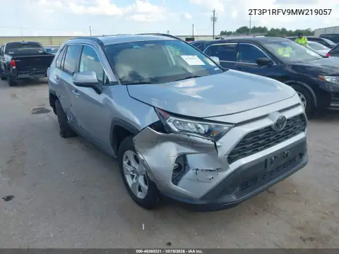 2T3P1RFV9MW219057 — 2021 Toyota RAV4, Lado derecho, fotos antes de reparar
