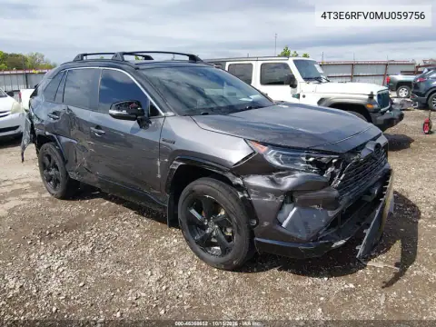 4T3E6RFV0MU059756 — 2021 Toyota RAV4, წინა და უკანა ნაწილი, ფოტოები შეკეთებამდე