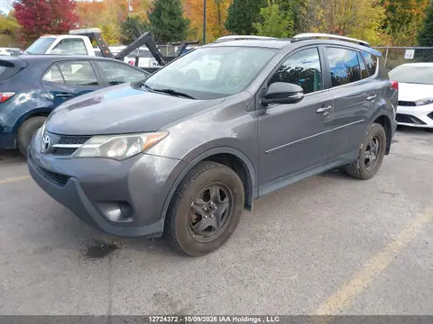 2T3ZFREV2FW205449 — 2015 Toyota RAV4 LE, foto 2 de IAAI 22.10.2026, Parte trasera