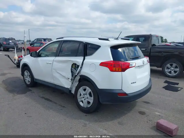 JTMBFREV5FD111497 — 2015 Toyota RAV4 LE, foto 3 de IAAI 19.10.2026, Trasera izquierda