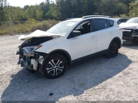 JTMZFREV4HJ716095 — 2017 Toyota RAV4, foto 2 de IAAI 12.10.2026, Parte delantera