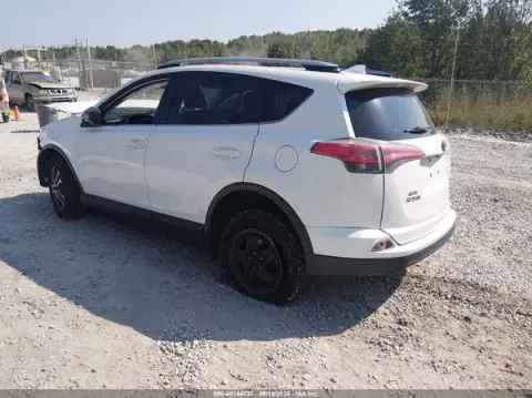 JTMZFREV4HJ716095 — 2017 Toyota RAV4, foto 3 de IAAI 12.10.2026, Parte delantera