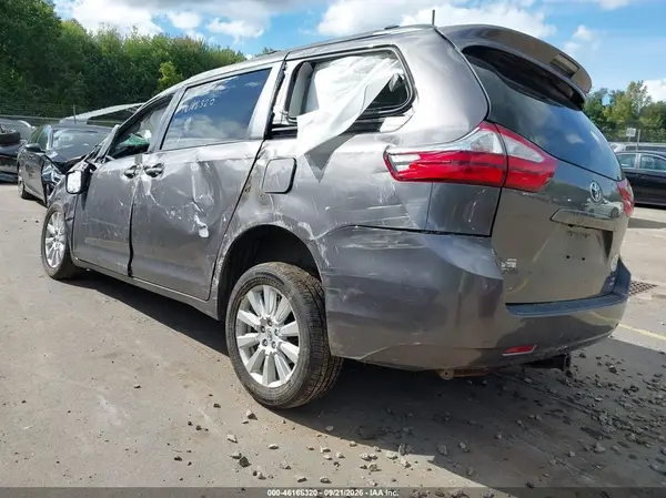 5TDJZ3DC3HS154775 — 2017 Toyota Sienna, photo 3 from IAAI 01.10.2026, Front end