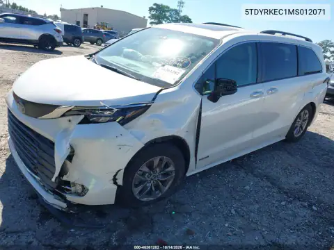 5TDYRKEC1MS012071 — 2021 Toyota Sienna, zdjęcie 2 z IAAI, Przód