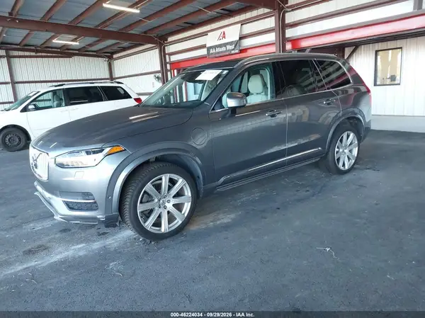 YV4BC0PLXH1114509 — 2017 Volvo XC90, фото 2 с аукциона IAAI 08.10.2026, Естественный износ