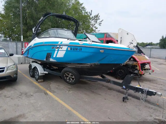 YAMC0331B121 — 2021 Yamaha 21', Передняя y задняя части (Front & Rear), fotos antes de reparar