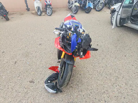ZD4KYUB03MS000238 — 2021 Aprilia RSV4, foto 2 de Аукцион 22.10.2026, Parte delantera