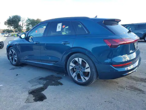 WA1AAAGE8MB027119 — 2021 Audi E-Tron, zdjęcie 2 z Аукцион 20.10.2026, Drobne wgniecenia i rysy