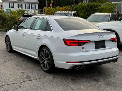WAUB4AF40KA034558 — 2019 Audi S4, photo 2 from Аукцион 21.10.2026, Minor dents and scratches