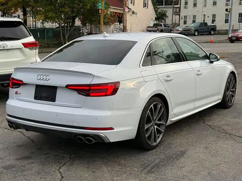 WAUB4AF40KA034558 — 2019 Audi S4, photo 3 from Аукцион 21.10.2026, Minor dents and scratches