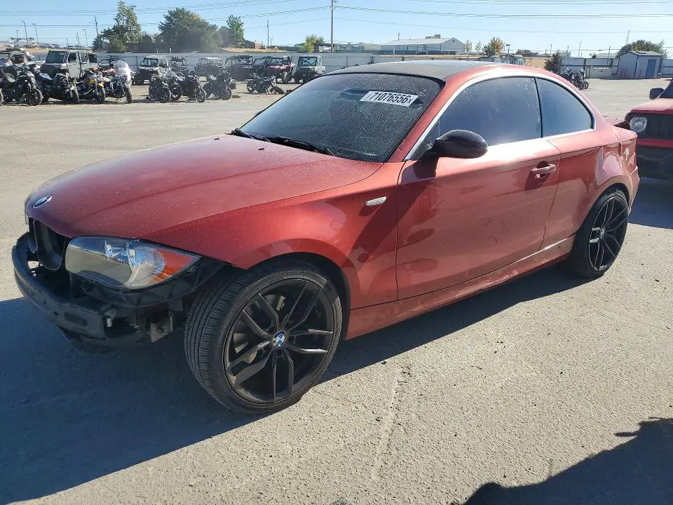 WBAUP73558VF08170 BMW 128 2008 — uszkodzenie Tył, zdjęcie przed naprawą