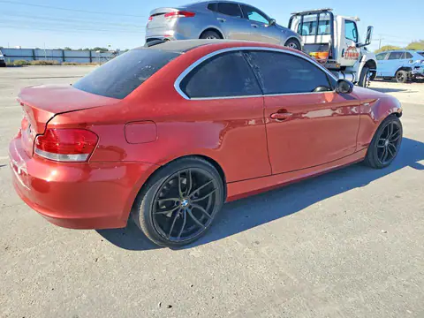 WBAUP73558VF08170 — 2008 BMW 128, zdjęcie 3 z Аукцион 15.10.2026, Tył