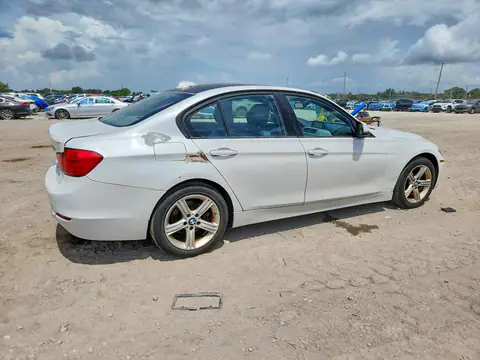WBA3B3C56DF535169 — 2013 BMW 328, foto 3 de Аукцион 21.10.2026, Parte trasera