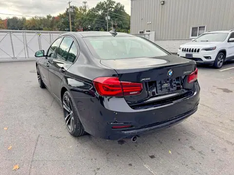 WBA8F1C51JK898271 — 2018 BMW 328, ფოტო 2, Аукцион 21.10.2026, მცირე ჩაღრმავებები და ნაკაწრები