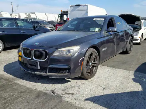 WBAKA8C58CDS99761 — 2012 BMW 750 I, zdjęcie 2 z Аукцион 06.10.2026, Przód