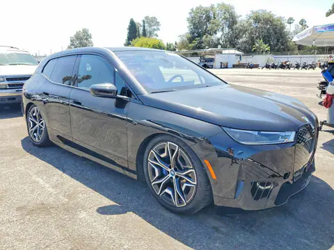 WB523CF05SCU86925 — 2025 BMW iX, foto 4 de Аукцион 25.09.2026, Lateral