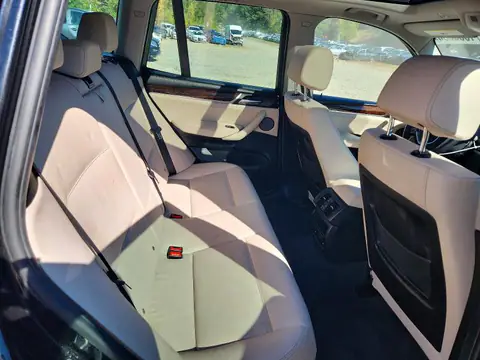 5UXWX7C31H0U44065 — 2017 BMW X3, foto 10 de Аукцион 21.10.2026, Desgaste normal
