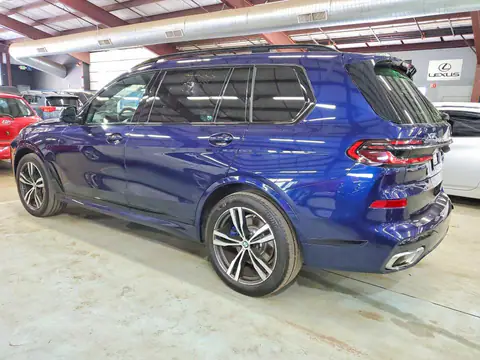 5UX23EM09R9S34474 — 2024 BMW X7, фото 2 с аукциона Аукцион 22.10.2026, Мелкие вмятины и царапины