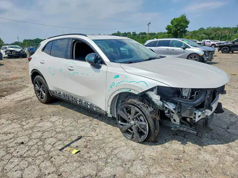 LRBFZNR40PD098998 — 2023 Buick Envision, zdjęcie 4 z Аукцион 27.10.2026, Przód