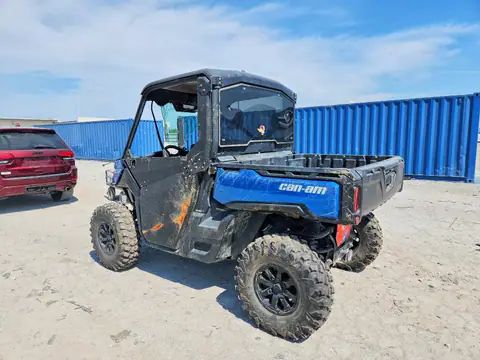 3JBUKAP48PK000134 — 2023 Can-Am Defender, фото 3 с аукциона Аукцион 15.10.2026, ПЕРЕДНЯЯ ЧАСТЬ