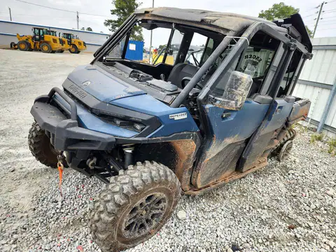 3JBKUAX48TK002476 — 2026 Can-Am Defender, фото 2 з Аукцион 29.10.2026, Пошкодження з усіх боків
