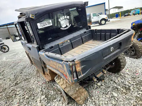 3JBKUAX48TK002476 — 2026 Can-Am Defender, фото 3 з Аукцион 29.10.2026, Пошкодження з усіх боків