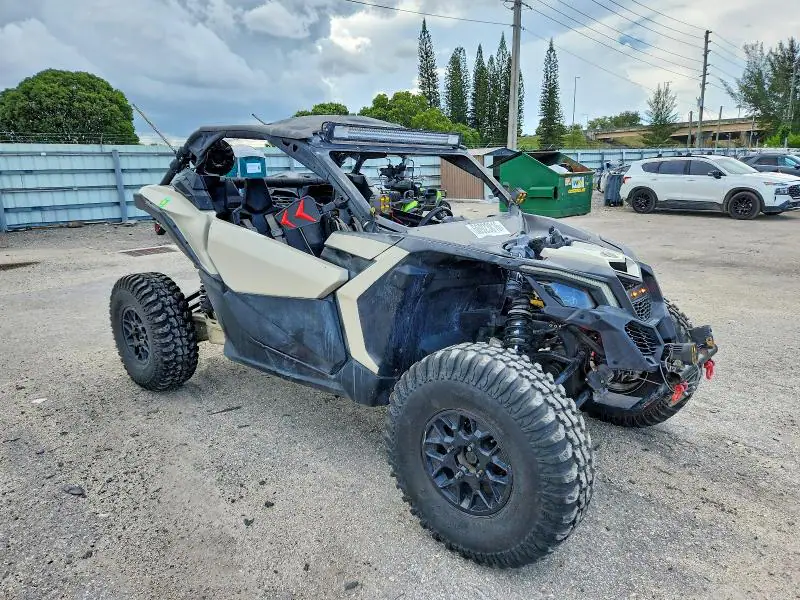 3JBVGAY4XKK002786 Can-Am Maverick X3 2019 — повреждение Мелкие вмятины и царапины, фото до ремонта