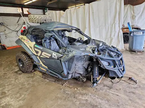3JBVGAY46NE002190 Can-Am Maverick X3 2022 — დაზიანება წინა ნაწილი, ფოტო შეკეთებამდე