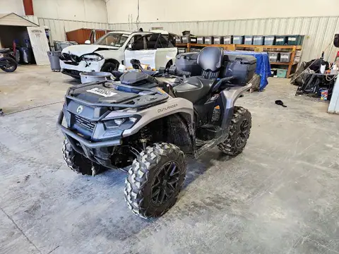 3JB3PA544SJ002588 — 2025 Can-Am Outlander, ფოტო 2, Аукцион 29.10.2026, მცირე ჩაღრმავებები და ნაკაწრები