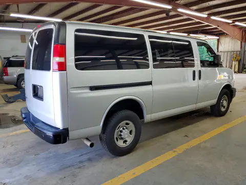 1GCWGAFP5J1309328 — 2018 Chevrolet Express 2500, ფოტო 3, Аукцион 28.10.2026, მექანიკური დაზიანება