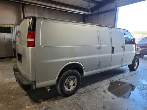 1GCZGHFG0L1276201 — 2020 Chevrolet Express 3500, foto 3 de Аукцион 28.10.2026, Parte delantera