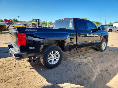 1GCVKREC1HZ158331 — 2017 Chevrolet Silverado, zdjęcie 3 z Аукцион 28.10.2026, Uszkodzenia mechaniczne