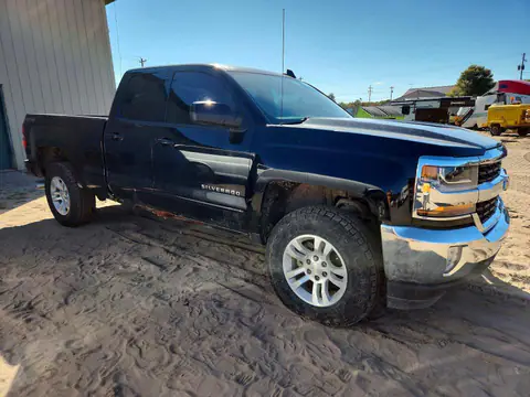 1GCVKREC1HZ158331 — 2017 Chevrolet Silverado, zdjęcie 4 z Аукцион 28.10.2026, Uszkodzenia mechaniczne
