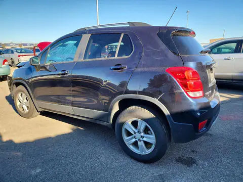 KL7CJPSM3MB364827 — 2021 Chevrolet TRAX, zdjęcie 2 z Аукцион 21.10.2026, Przód
